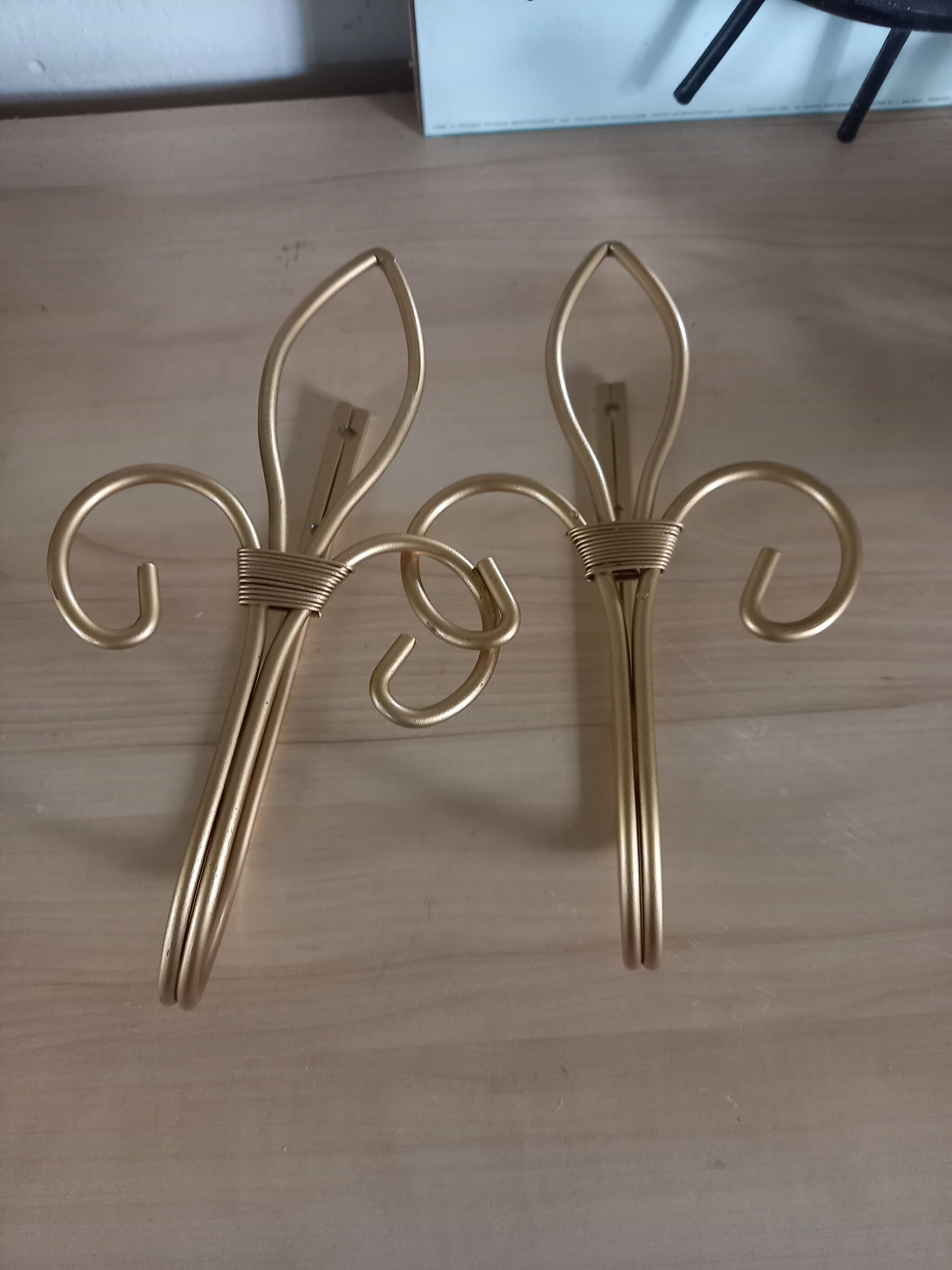 Lot 2 patères pour embrases à rideaux fleur de lys doré