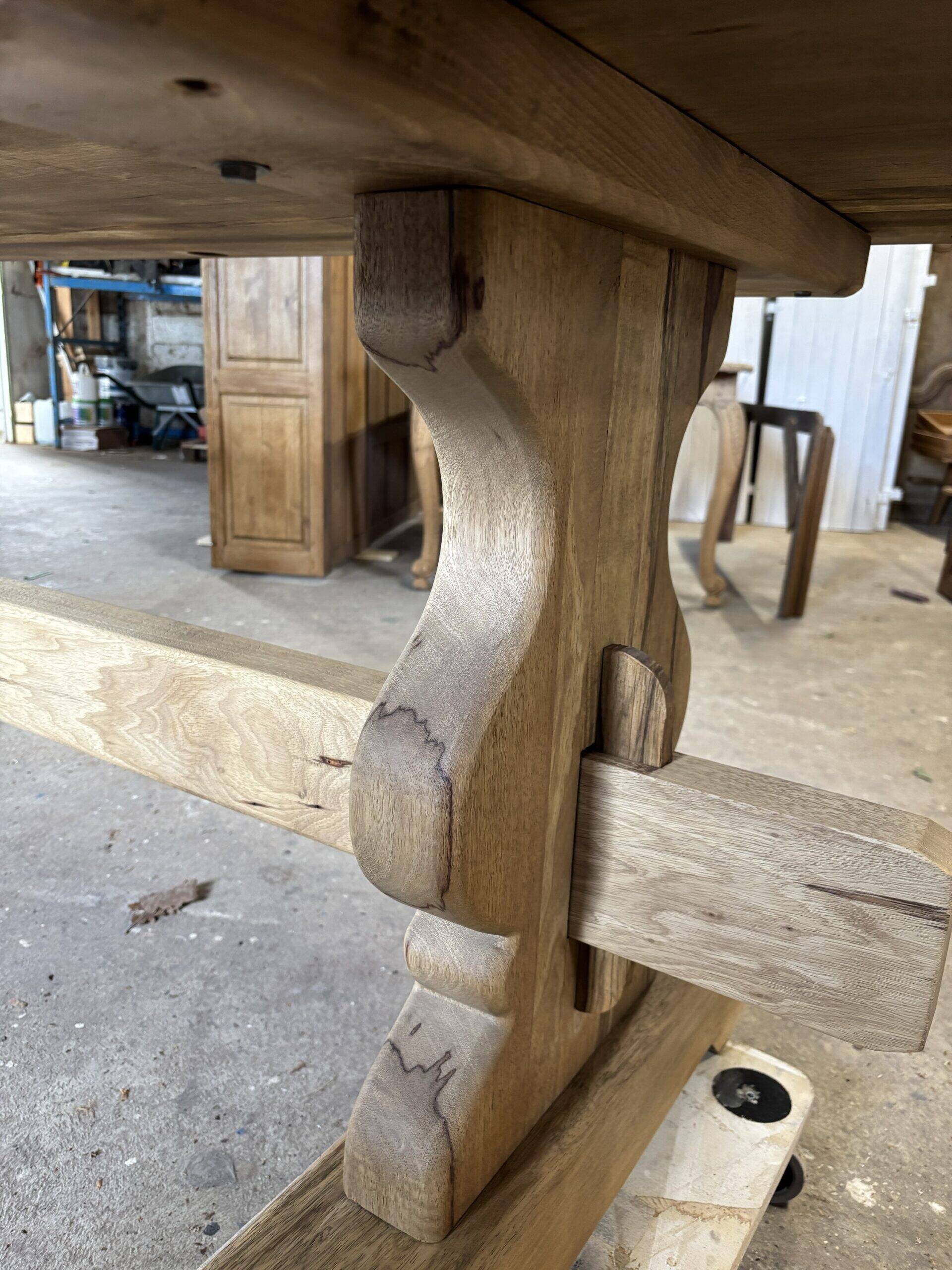 Table monastère noyer – pièce unique