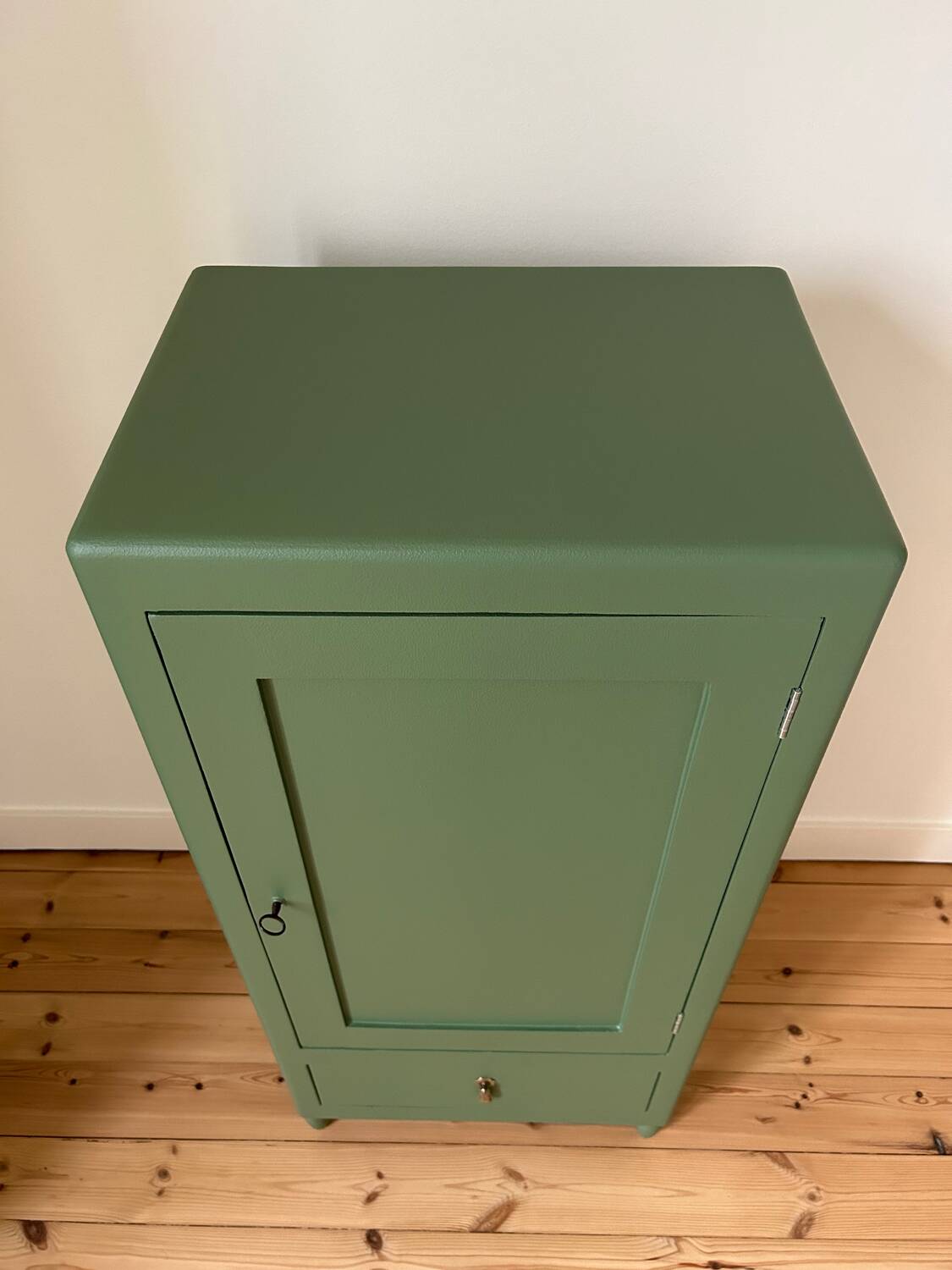 Buffet en bois peint