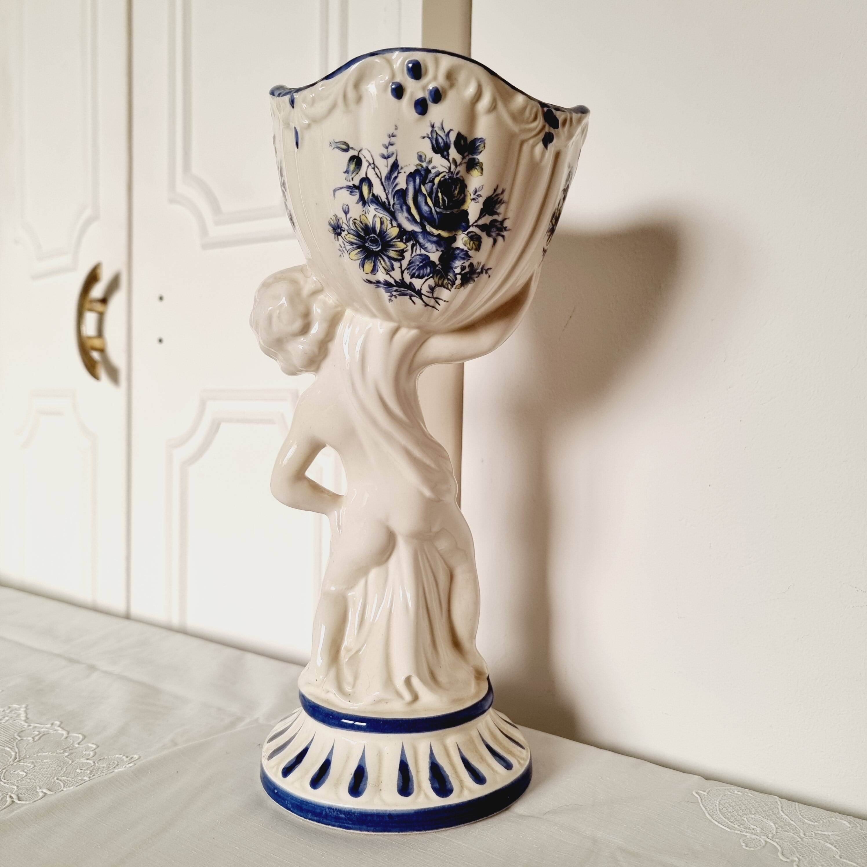 Vase de sculpture de chérubin Capodimonte peint à la main