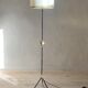 Lampadaire tripode vintage metal noir et boule laiton