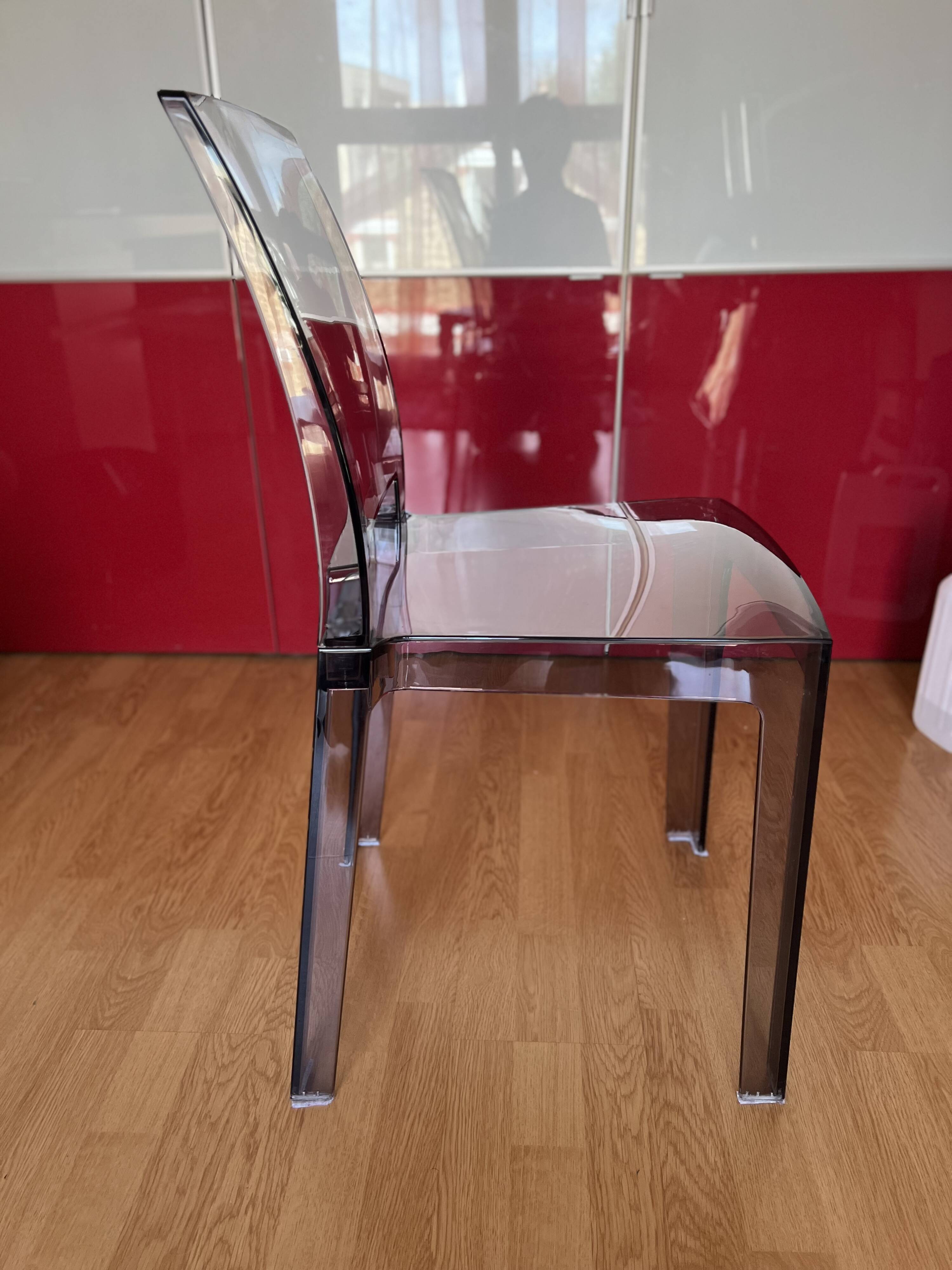 Set of 4 polycarbonate chairs