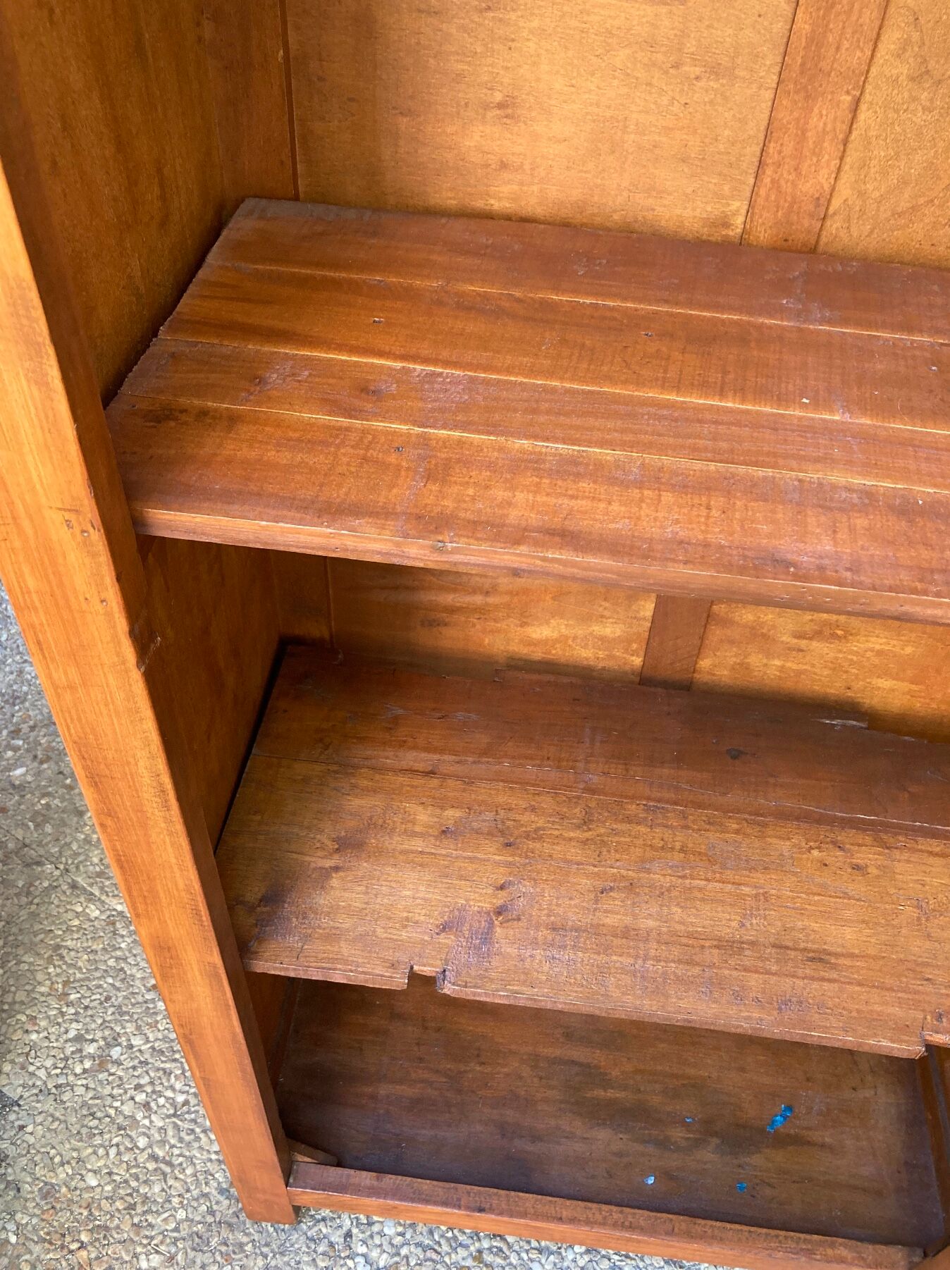 Old Parisian bonnetière