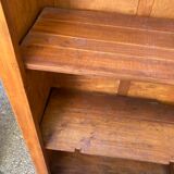 Old Parisian bonnetière