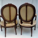 Paire de fauteuils cabriolet style Louis XVI