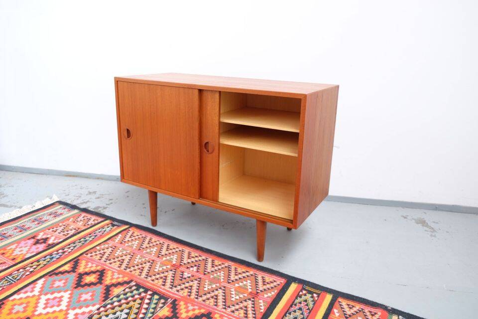 Vintage Danish teak chest of drawers from the 60s/70s, Danish retro style.