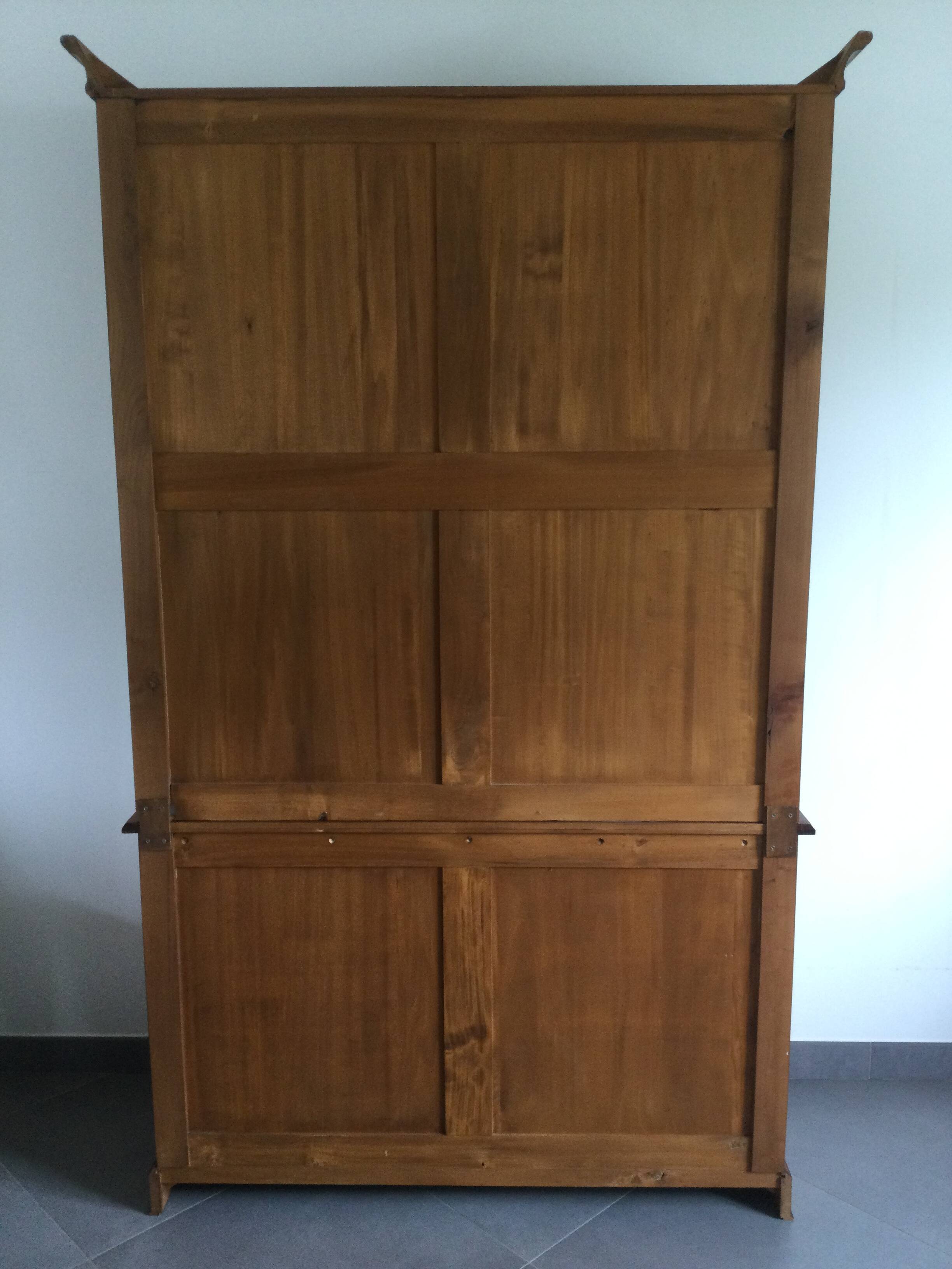 Louis Philippe display cabinet in cherry wood