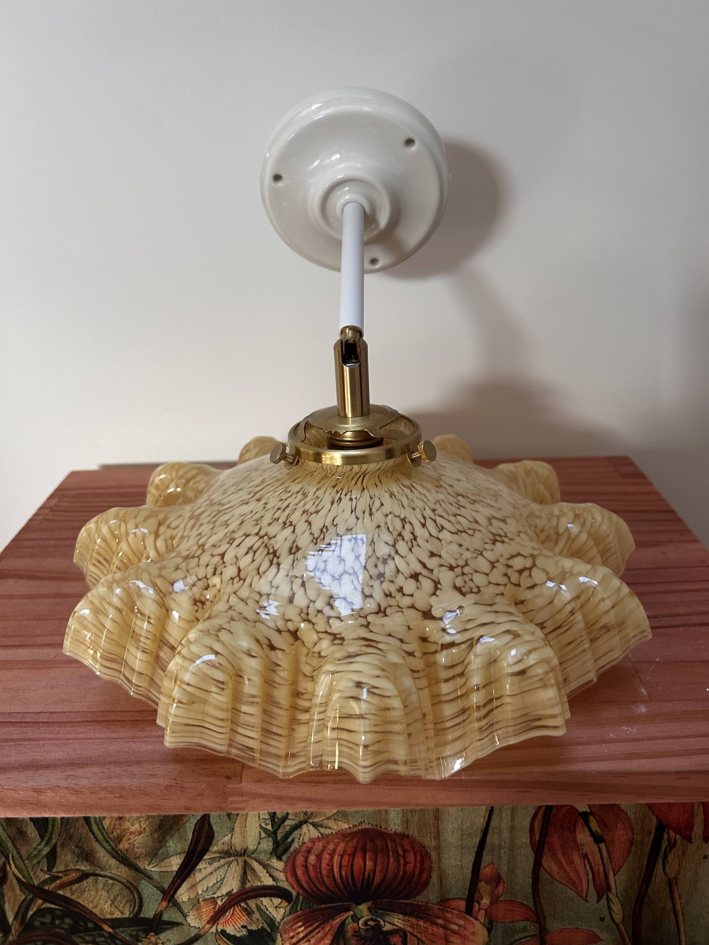 Vintage tilting wall light in gold Clichy glass