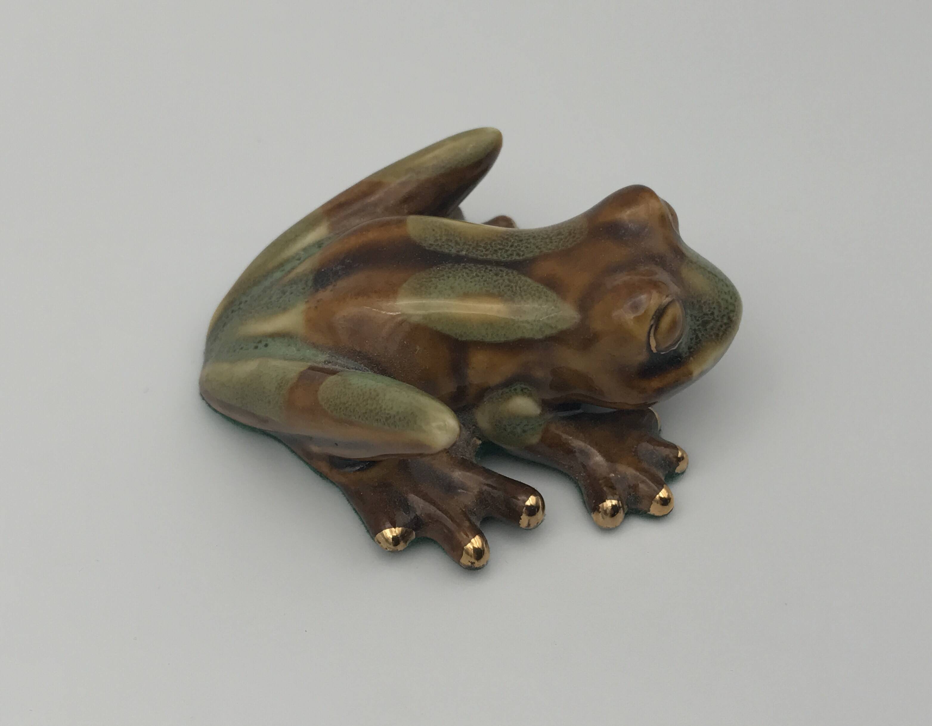 FROG figurine in enameled CERAMIC Vintage Golden Pond collection