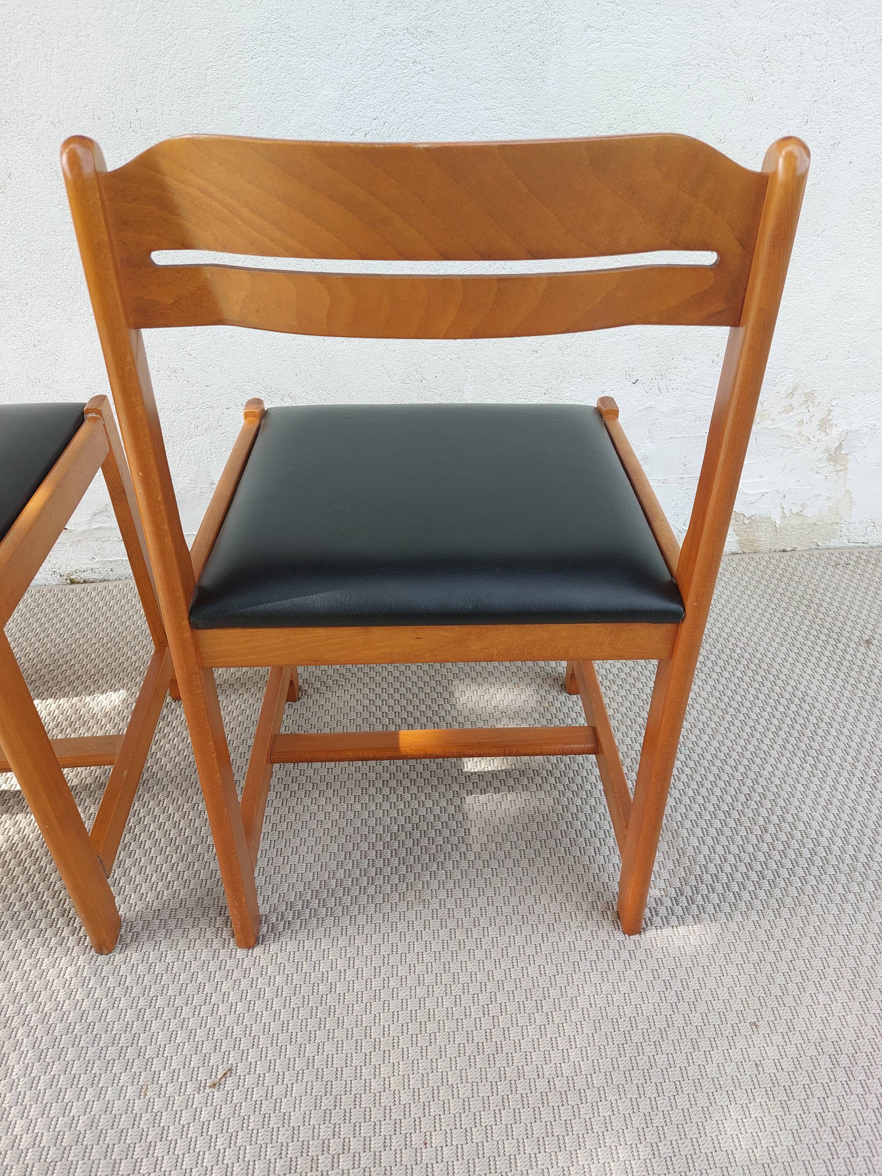 paire de chaises style scandinave, simili cuir noir