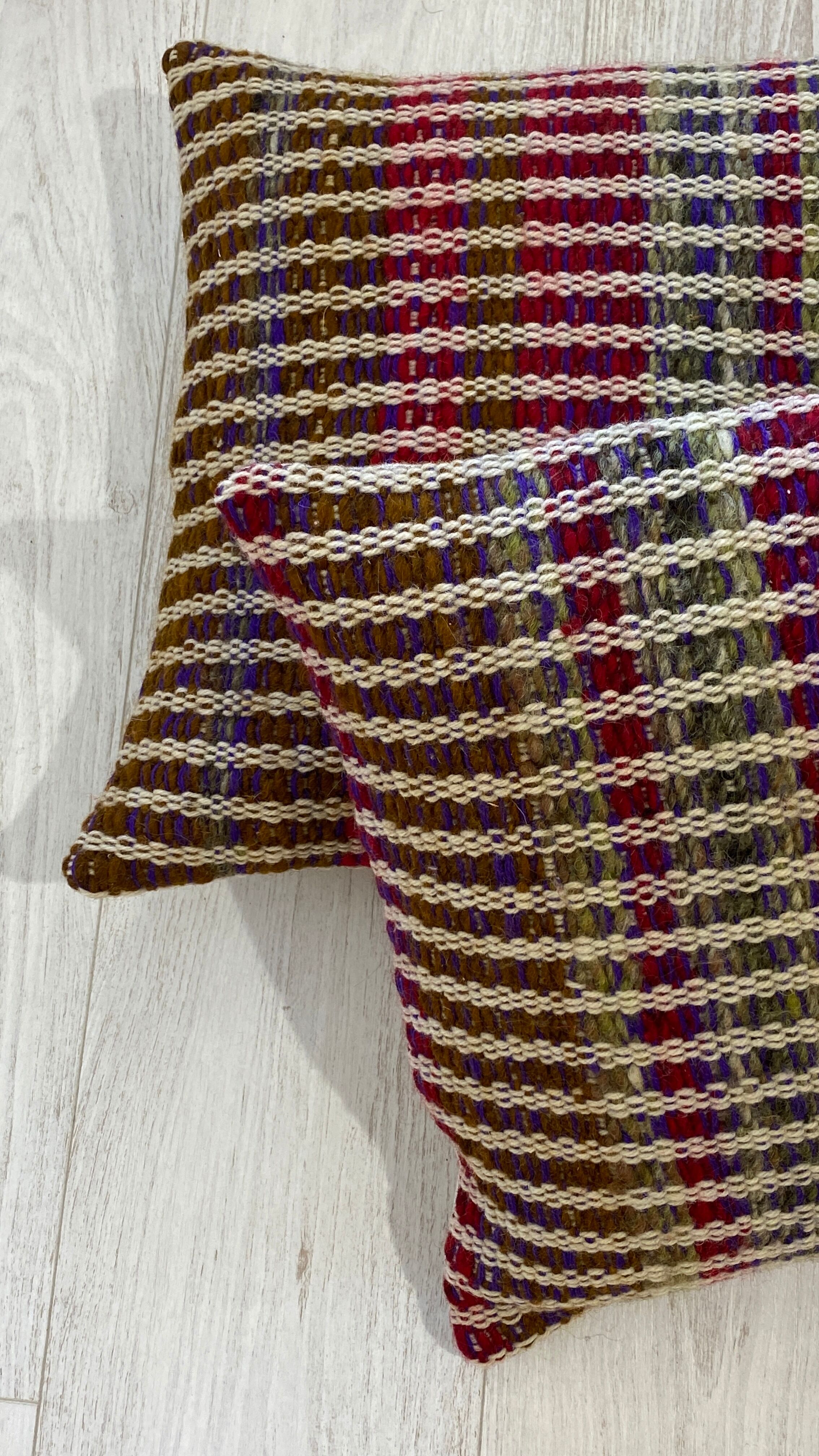 Pair of cushions in wool weave