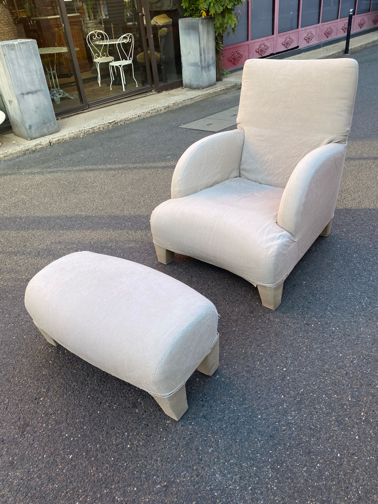 Fouton with its ottoman
