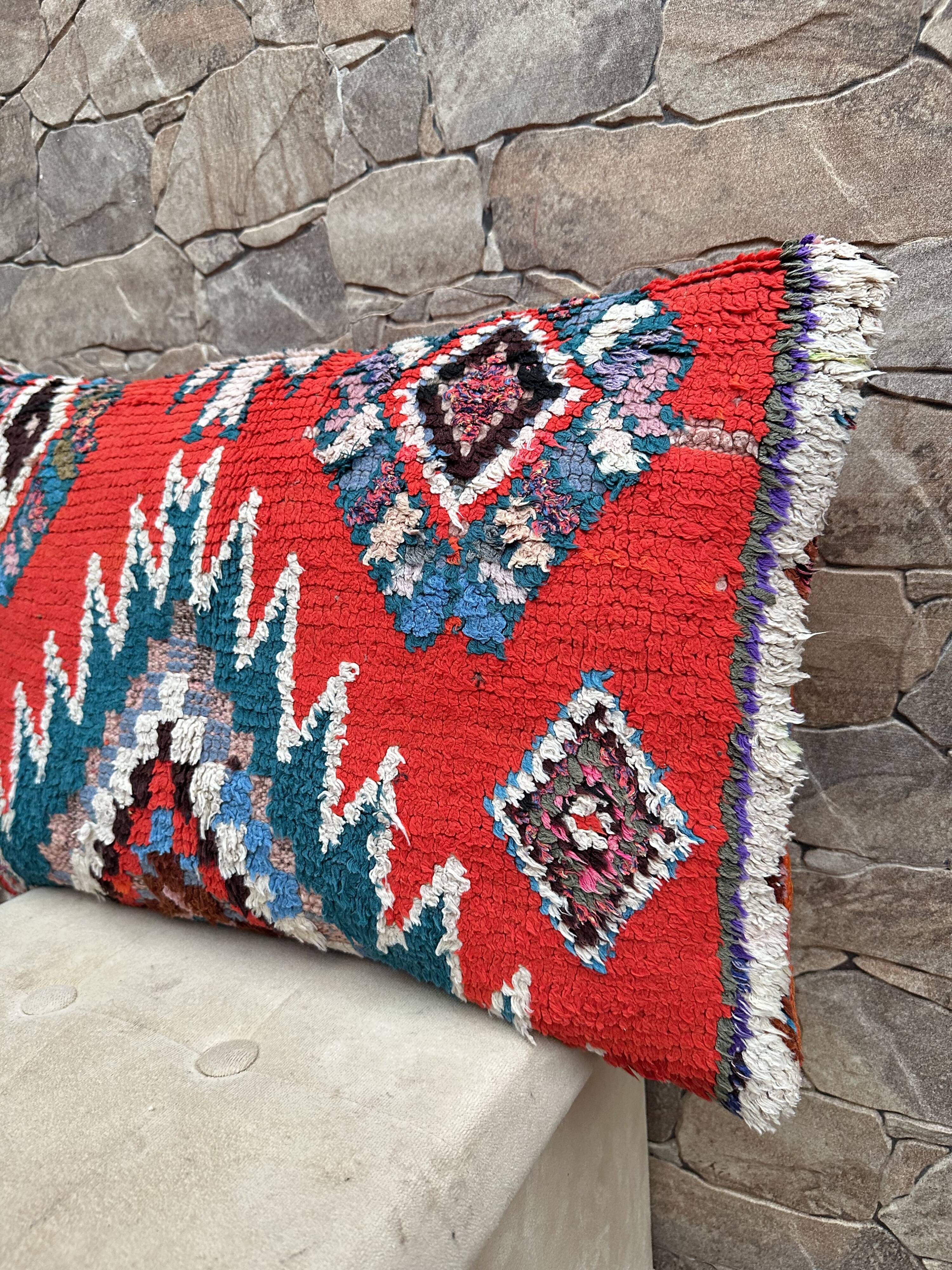 Vintage Berber Kilim cushion cover: Moroccan wool cushion