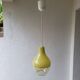 Suspension en verre opalin jaune chartreuse & décor géométrique doré