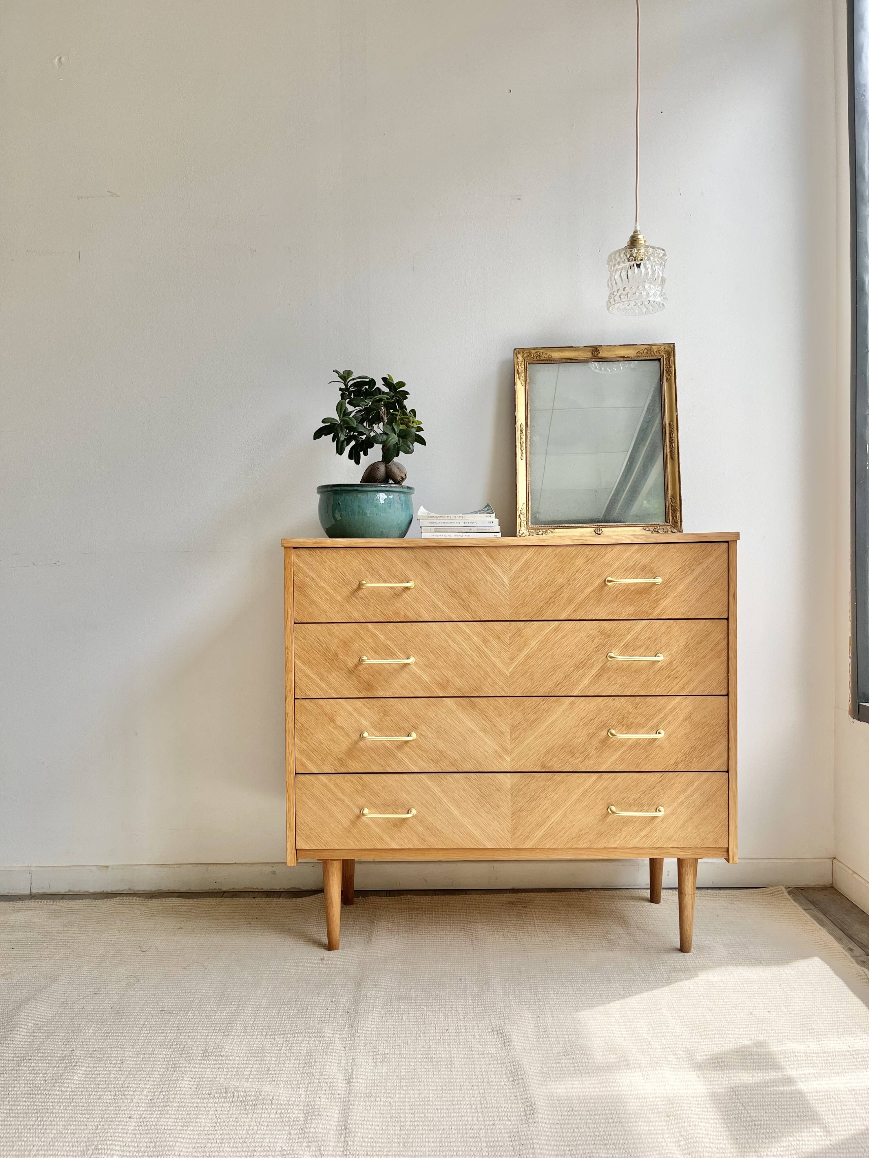 Tapered leg chest of drawers