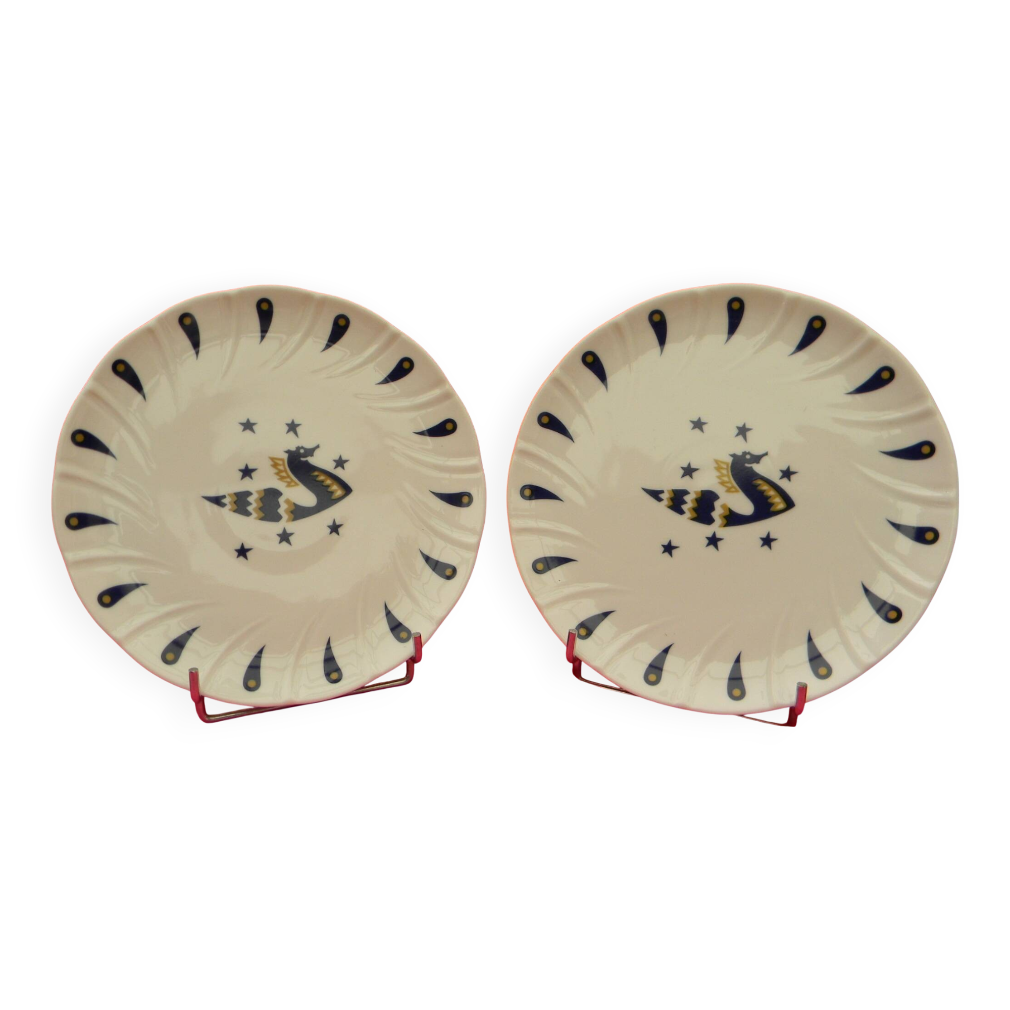 Lot de 2 assiettes à dessert en porcelaine . décor de jean picart le doux.