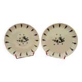 Lot de 2 assiettes à dessert en porcelaine . décor de jean picart le doux.