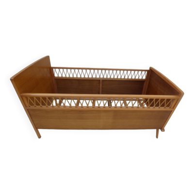Lit de bébé art déco avec ses pieds compas en bois