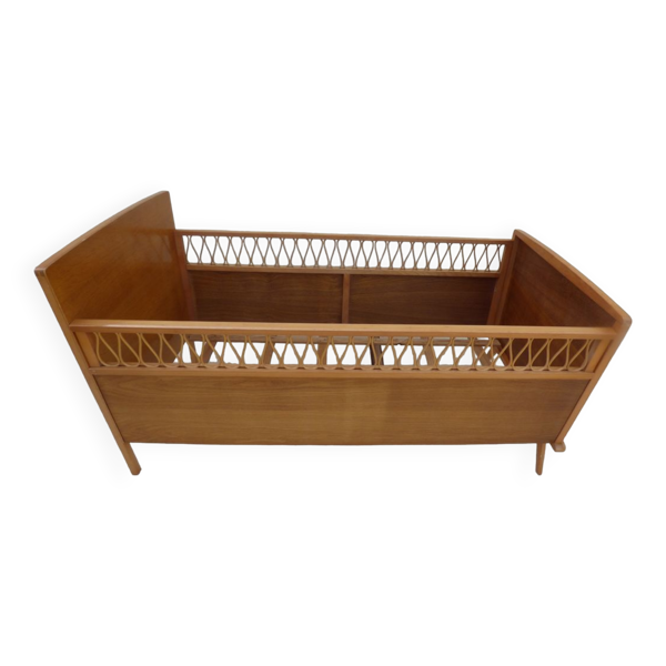 Lit de bébé art déco avec ses pieds compas en bois