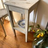 Table d’appoint vintage en bois ancien patiné