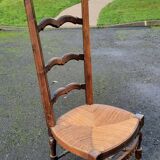 Chaise basse paillee dite chauffeuse