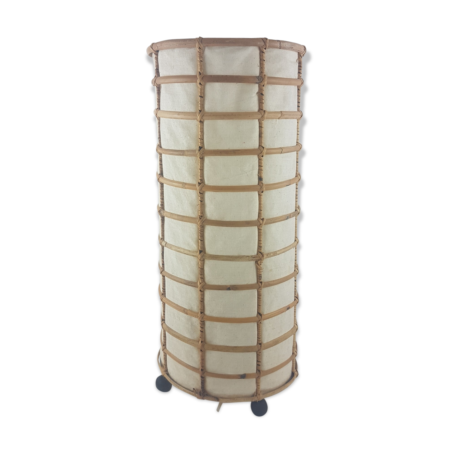 Lamp to be laid in rattan and fabric