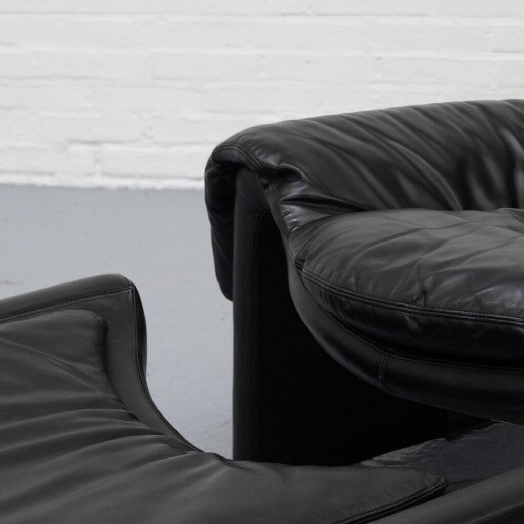 Saporiti Italia P60 armchair with ottoman