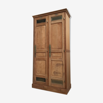 bank of France's cloakroom in oak year 40