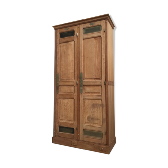 bank of France's cloakroom in oak year 40