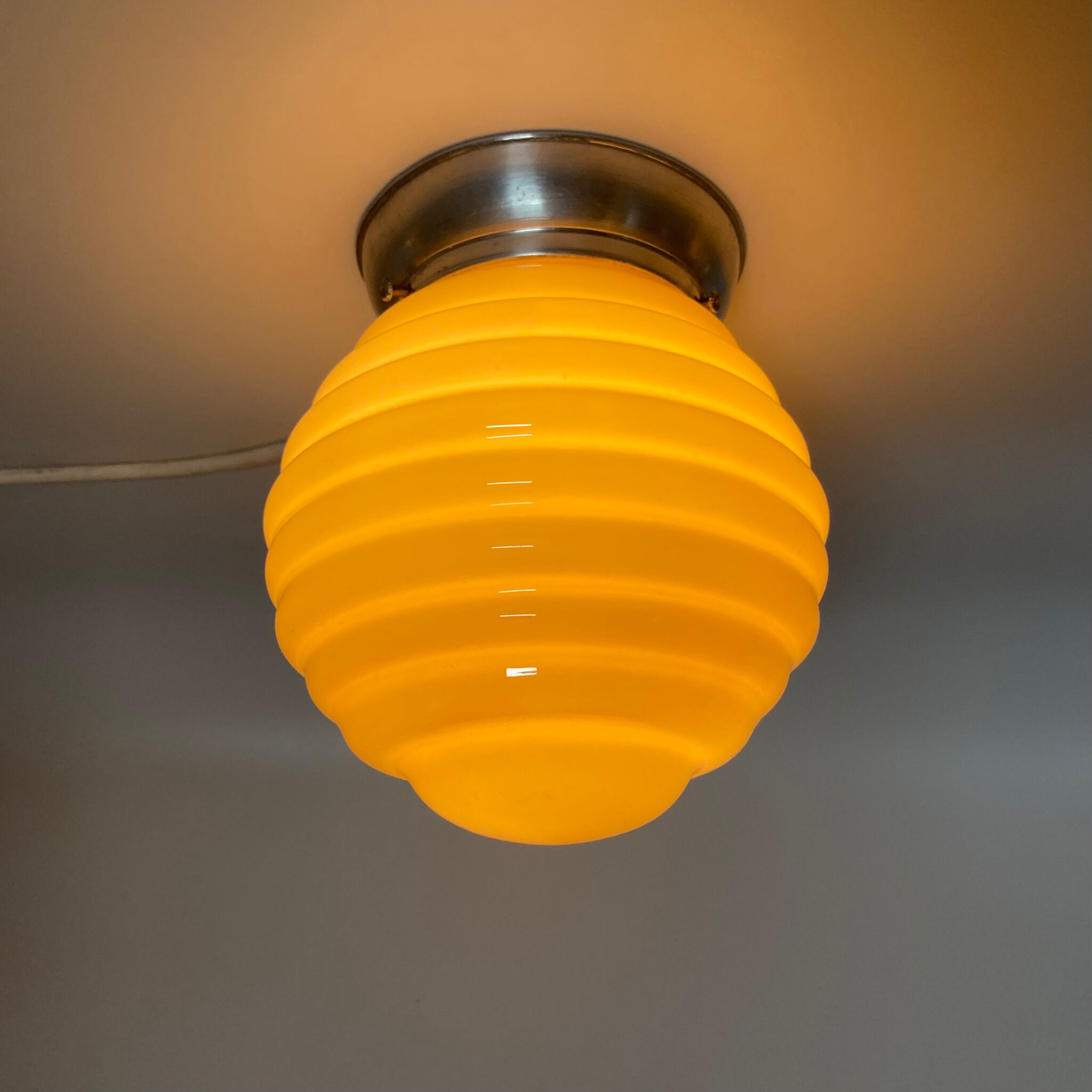 60s alarm clock manufactured by Rhythm in Japan, dated back to the 60s. This model (no 511