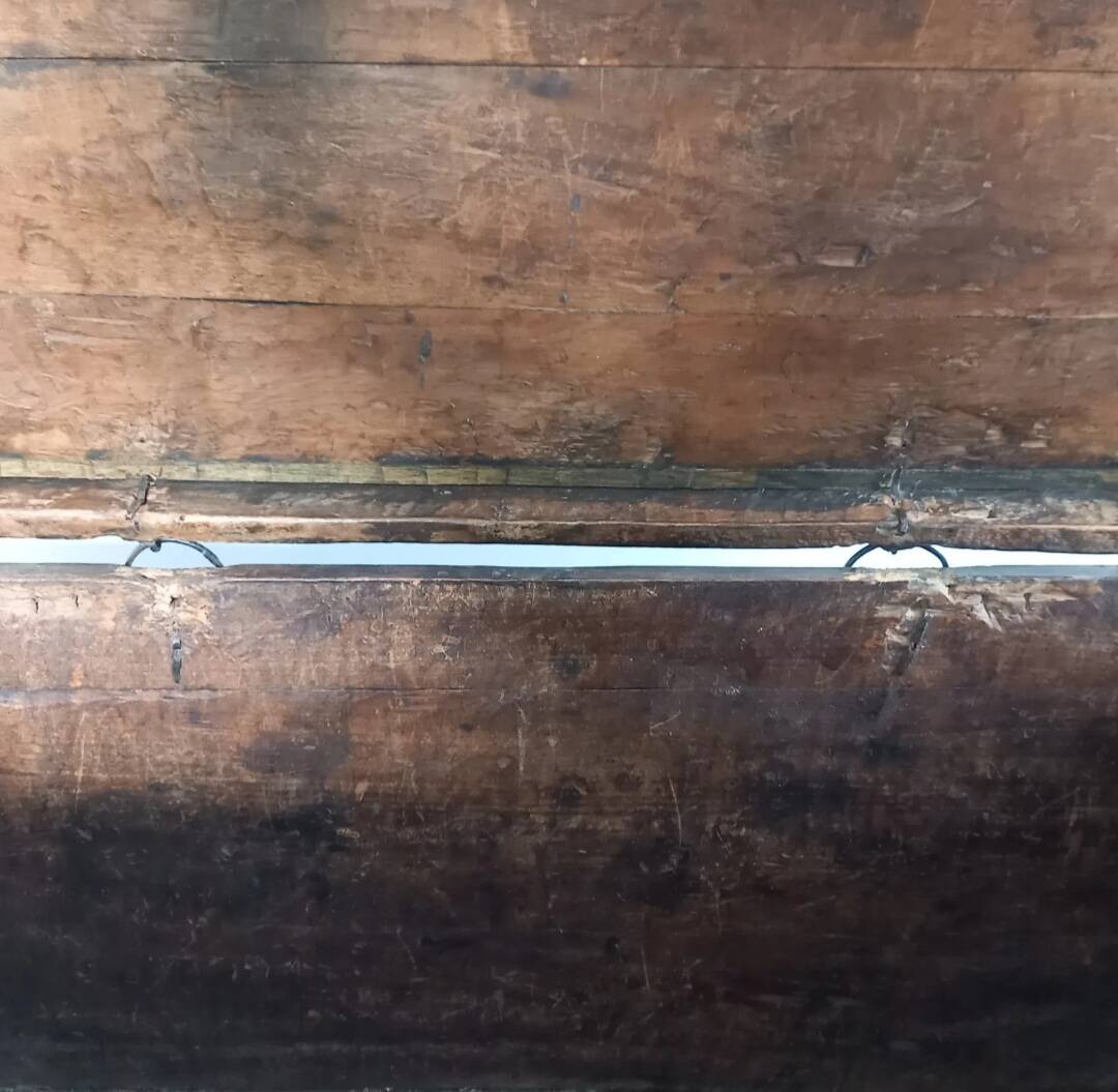 Grand Coffre ancien tibetain en bois avec peinture de bouddha XVIII
