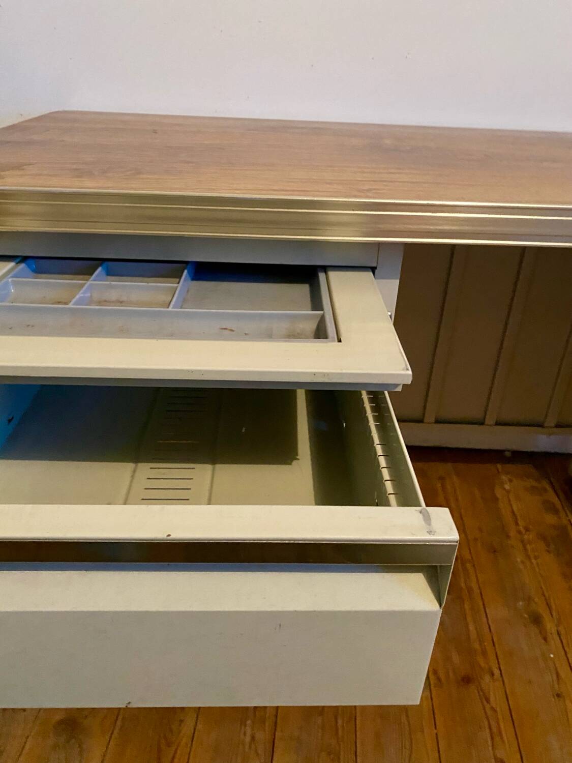 Bureau metallique Olivetti
