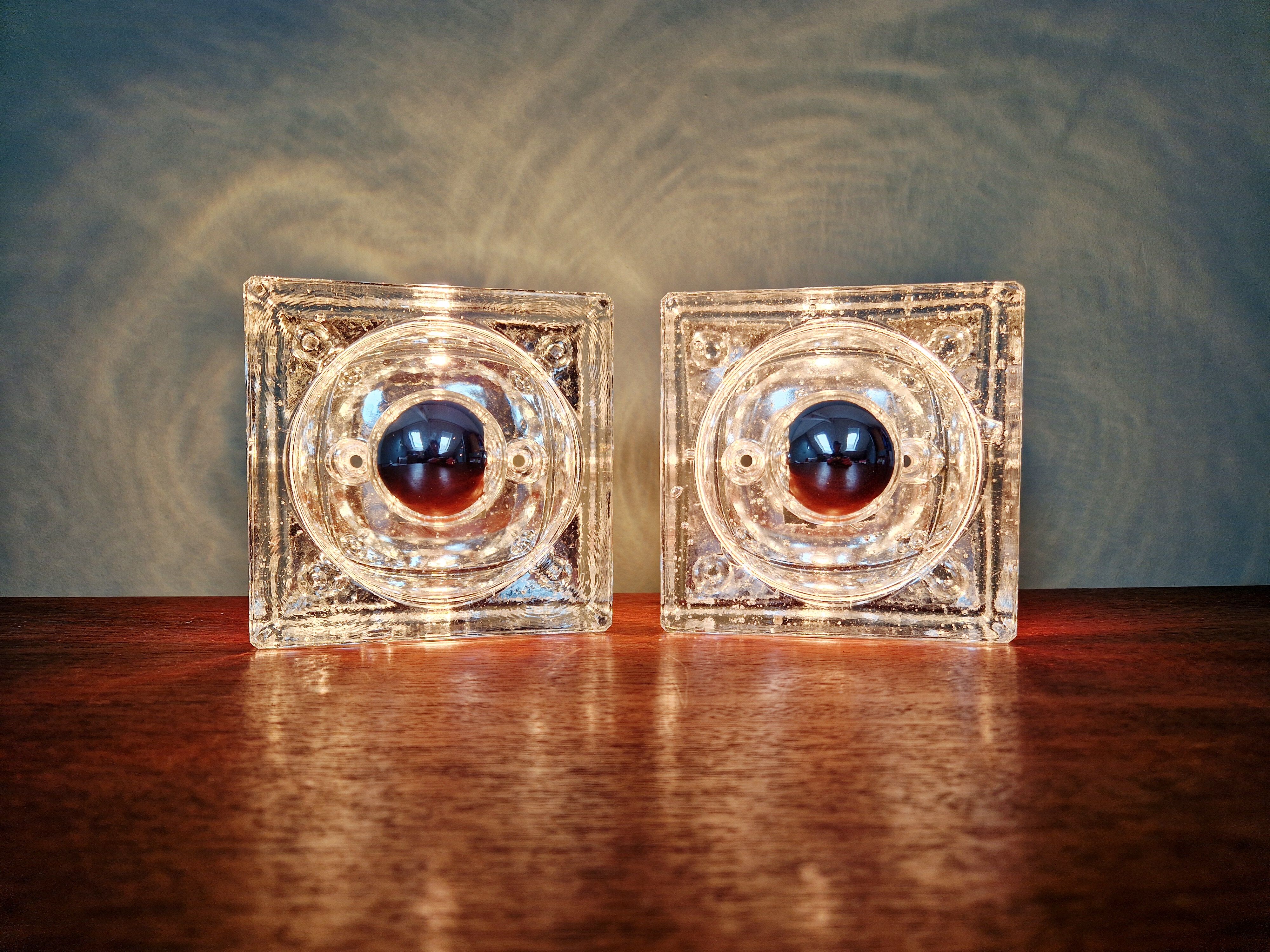 Pair of Ice Cube wall sconces in transparent bubbled glass, 1970s.