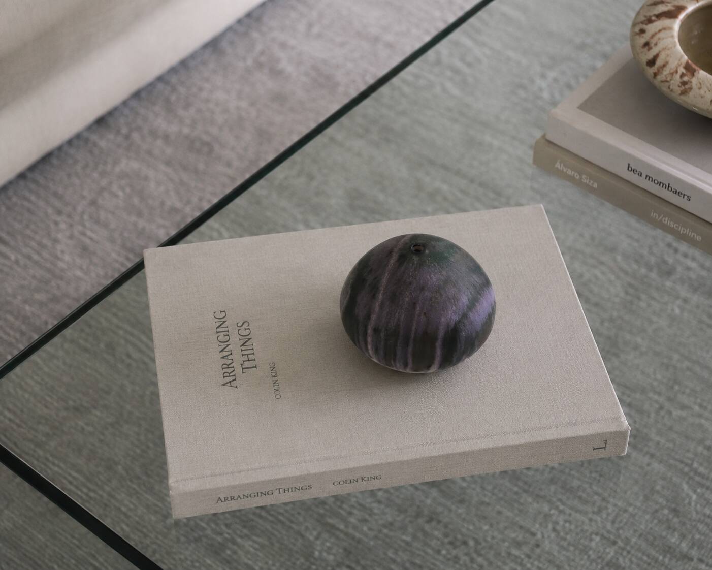Vase soliflore boule en grès de Stella Bakatsi, Grèce années 70
