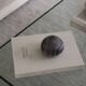 Vase soliflore boule en grès de Stella Bakatsi, Grèce années 70