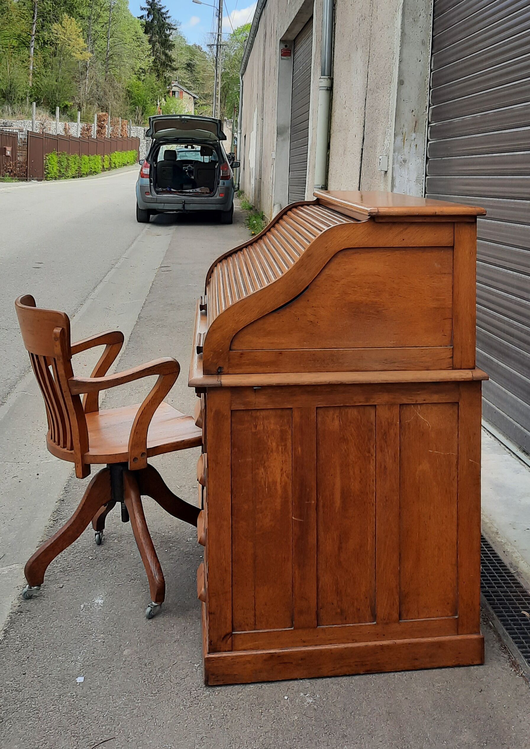 Bureau américain en chêne et son fauteuil