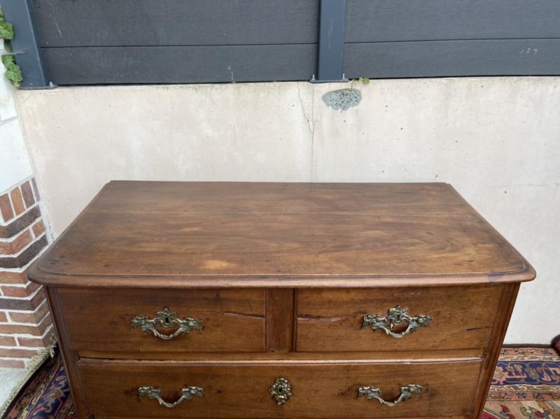 Louis XV 18th century walnut commodity