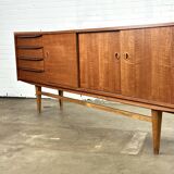 Buffet vintage du milieu du siècle
