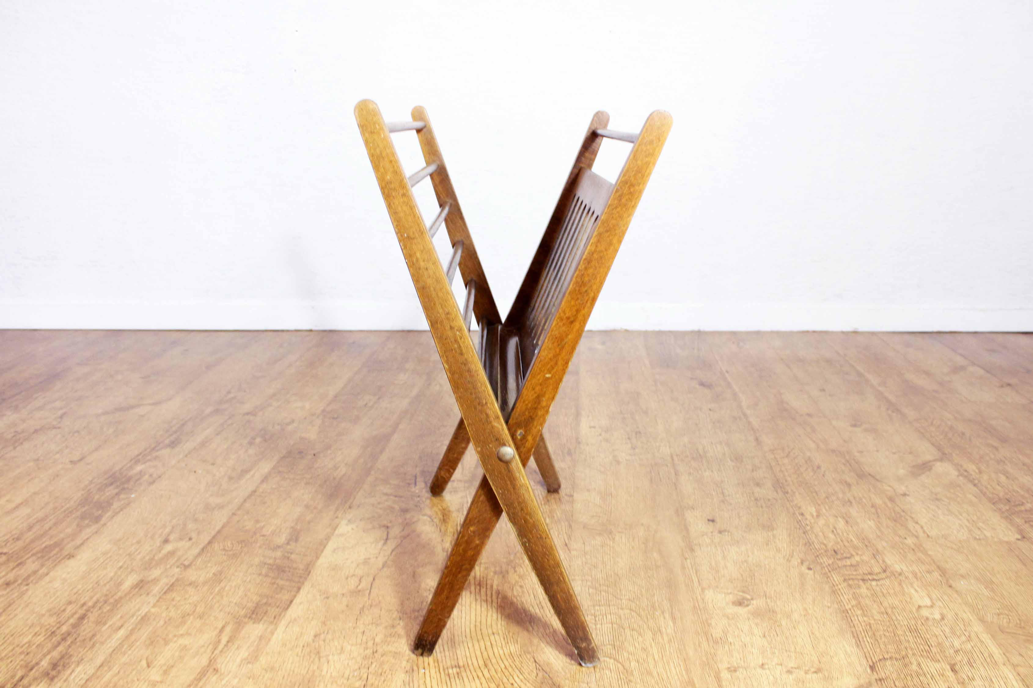 Foldable magazine holder Braakman for Pastoe