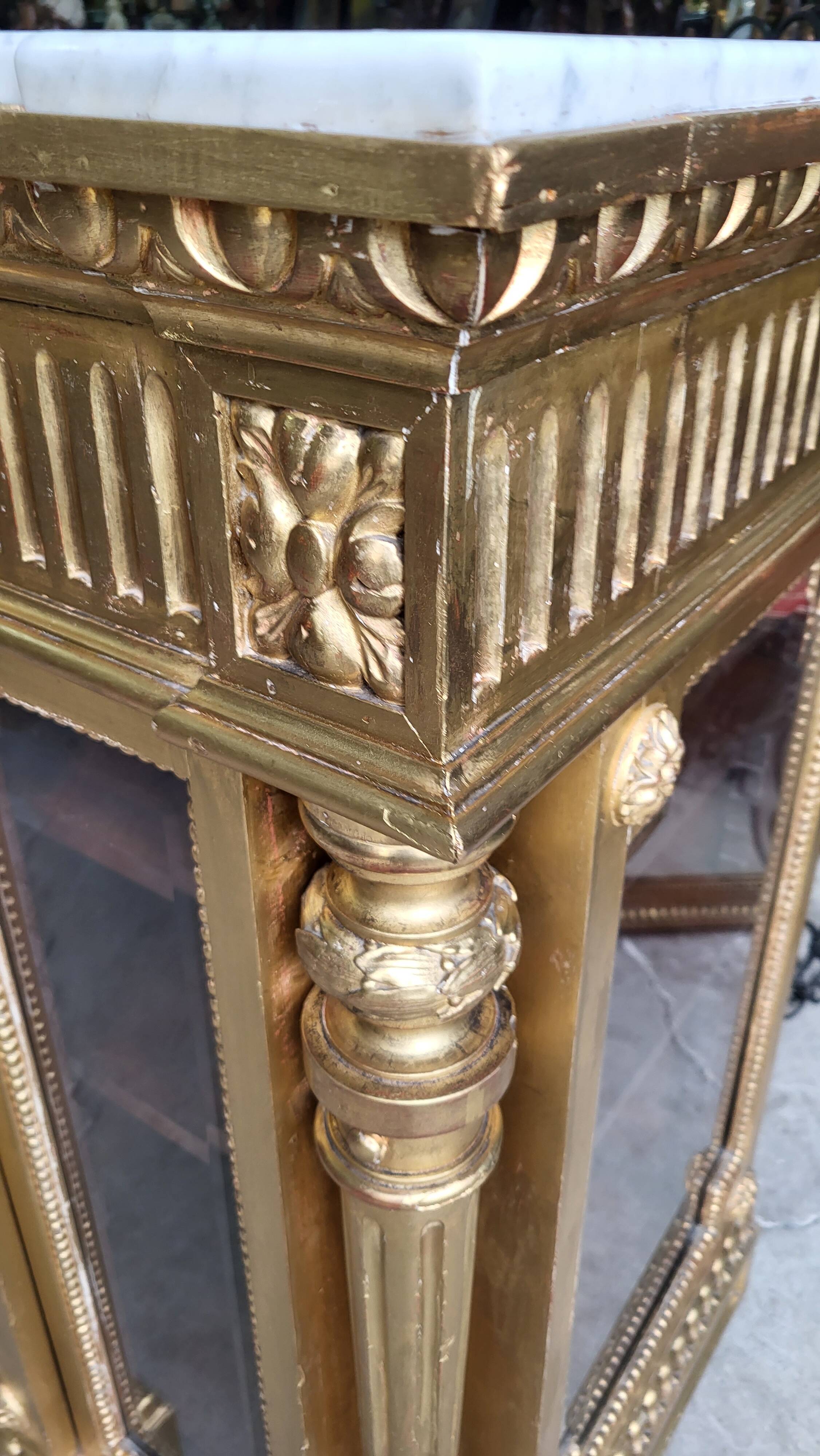 Louis xvi display cabinet in gilded wood