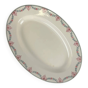 Oval plate Longwy, garland motif in pink and green, early 20th century.