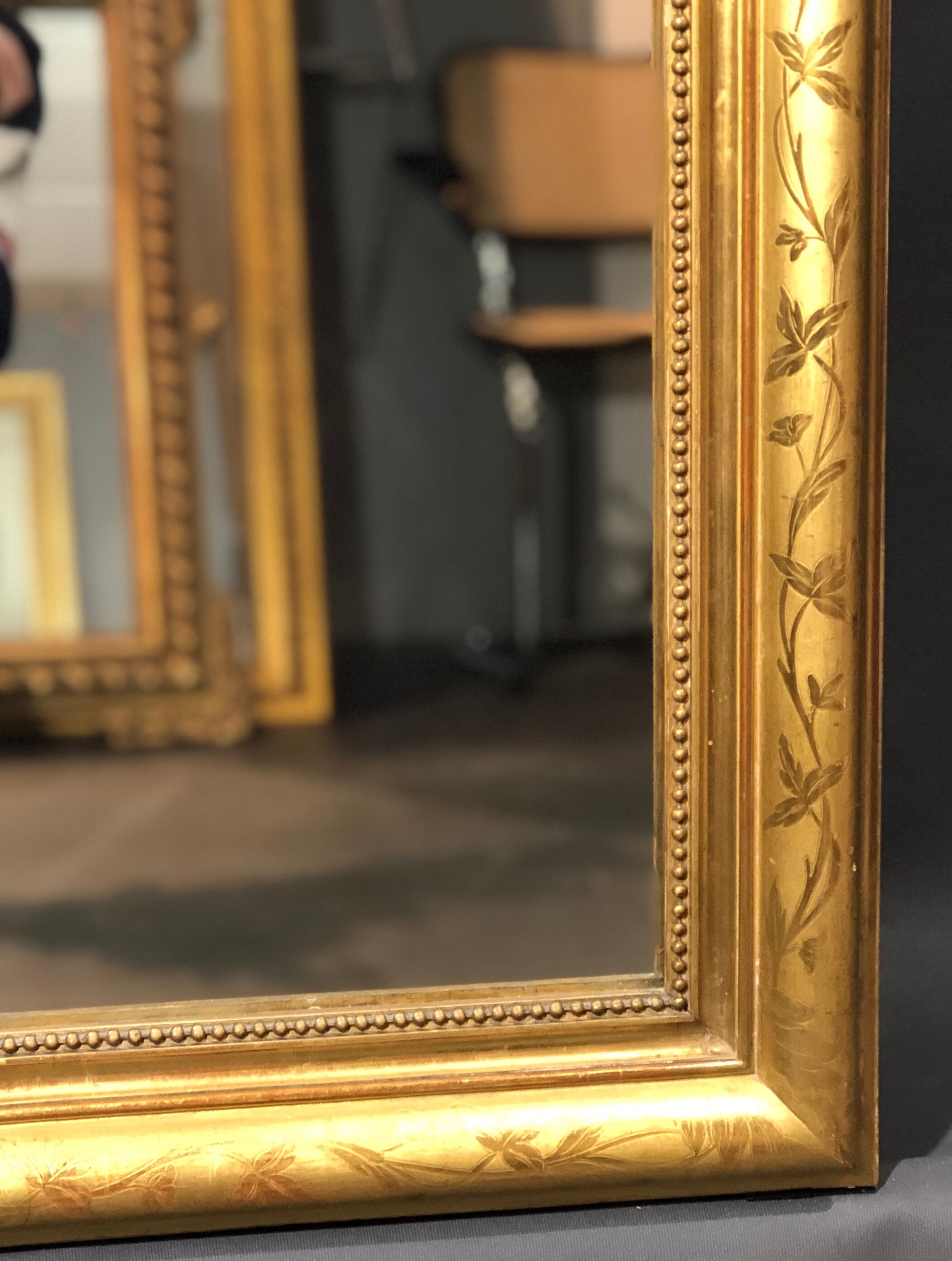 Miroir 190x80 d'époque Louis Philippe doré a la feuille d'or