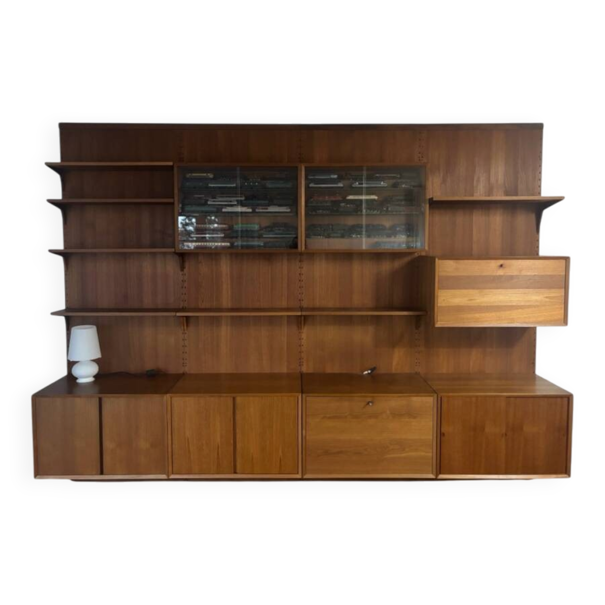 Wall system by Poul Cadovius (1959)