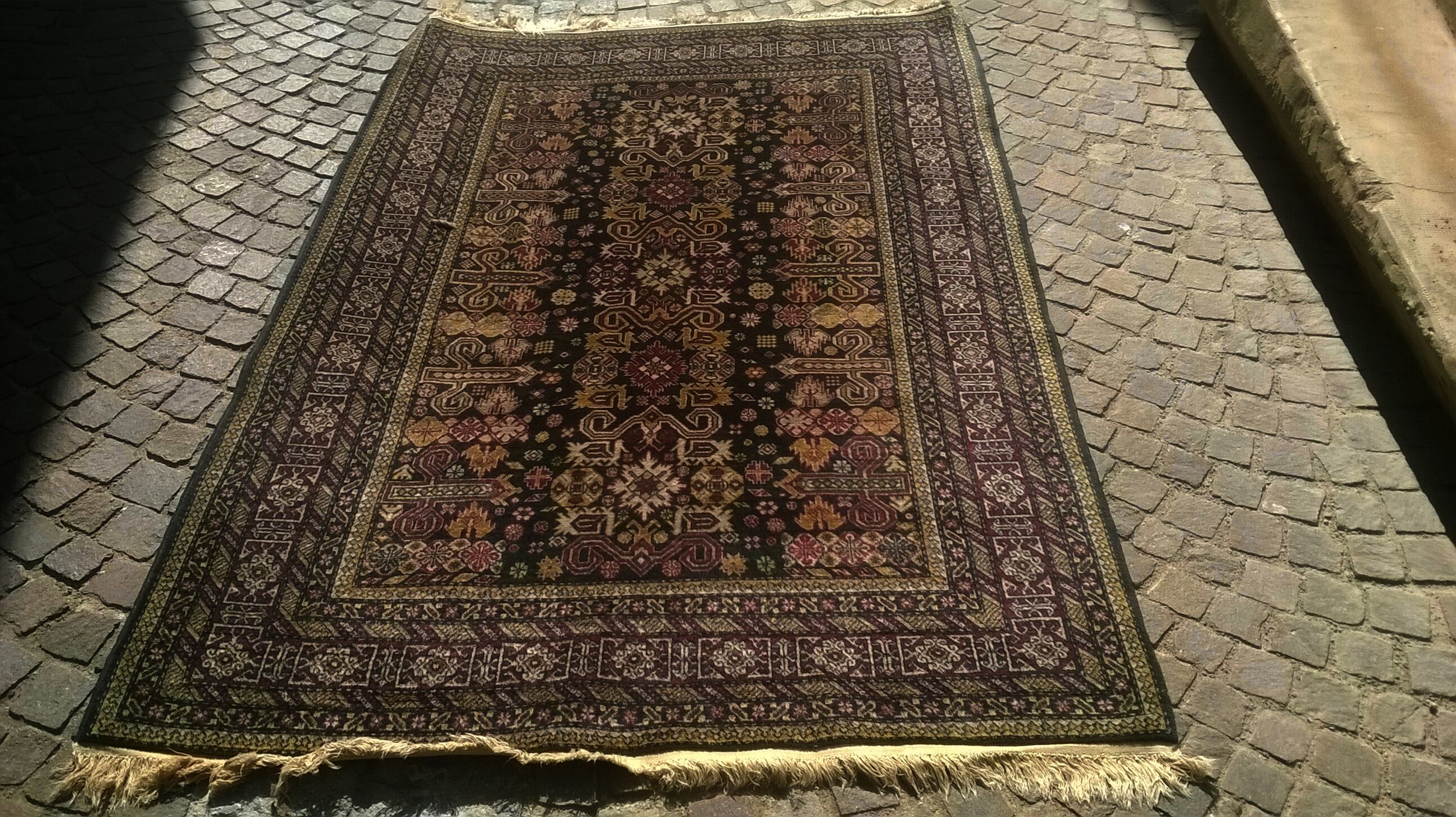 Vintage carpet 220 x 145 cm