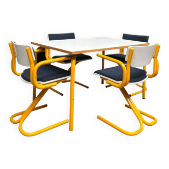 Ensemble de 4 chaises et table