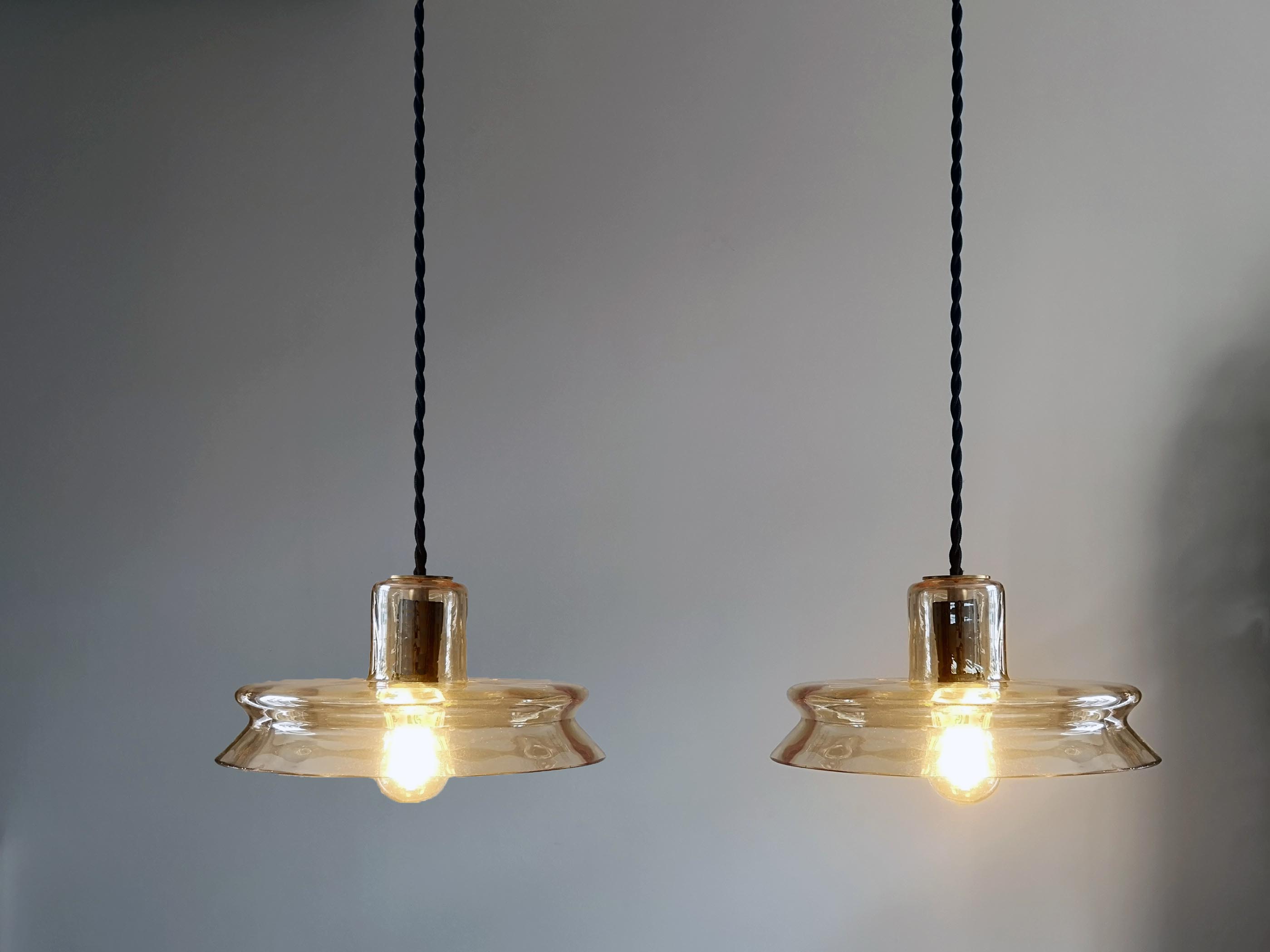 Paire de suspensions en verre
