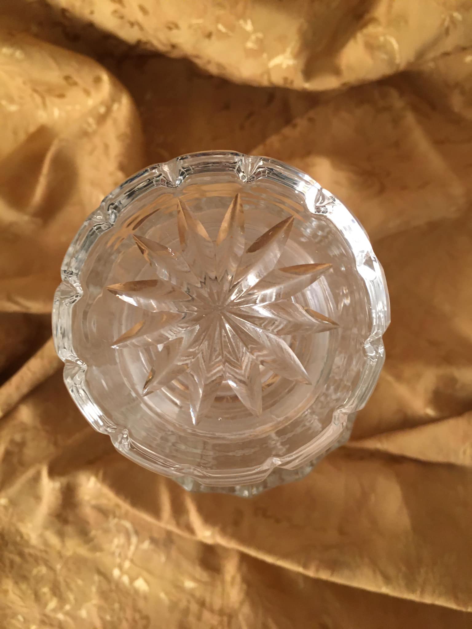 Carafe en verre ciselé avec bouchon verre