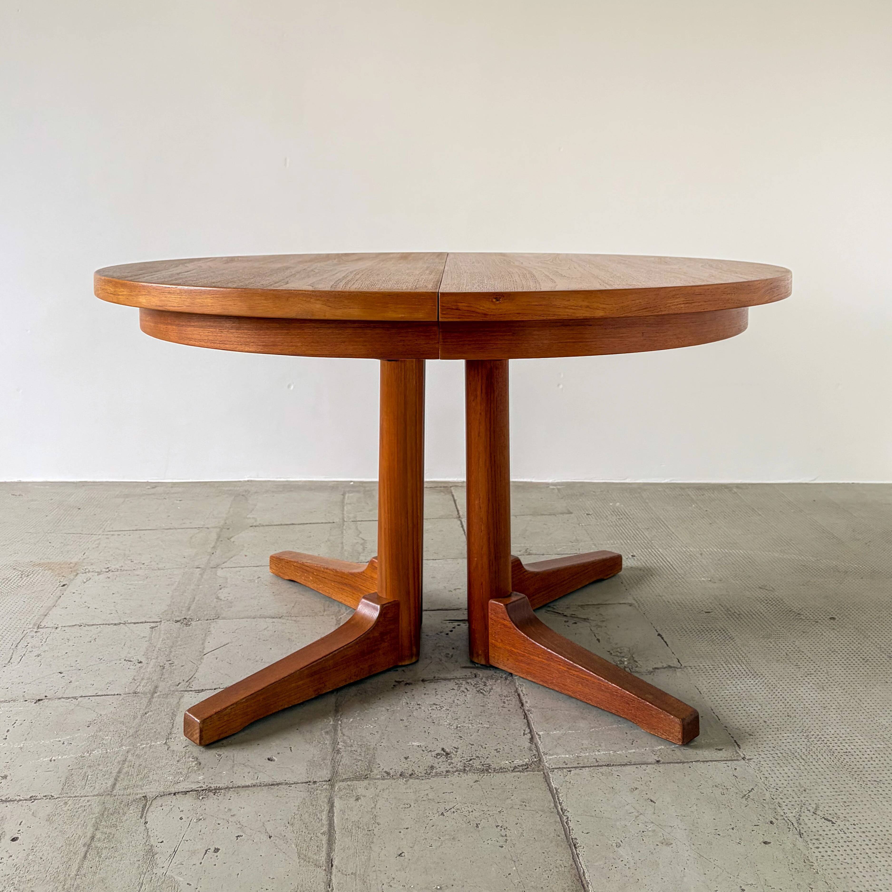 Table à manger ronde en teck Silkeborg avec rallonges