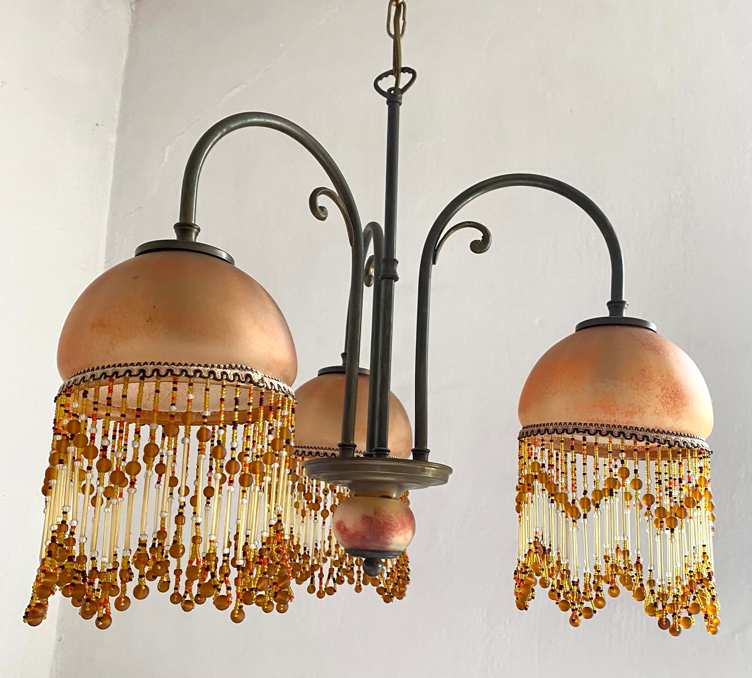 3-light chandelier in glass paste and pearl tassels