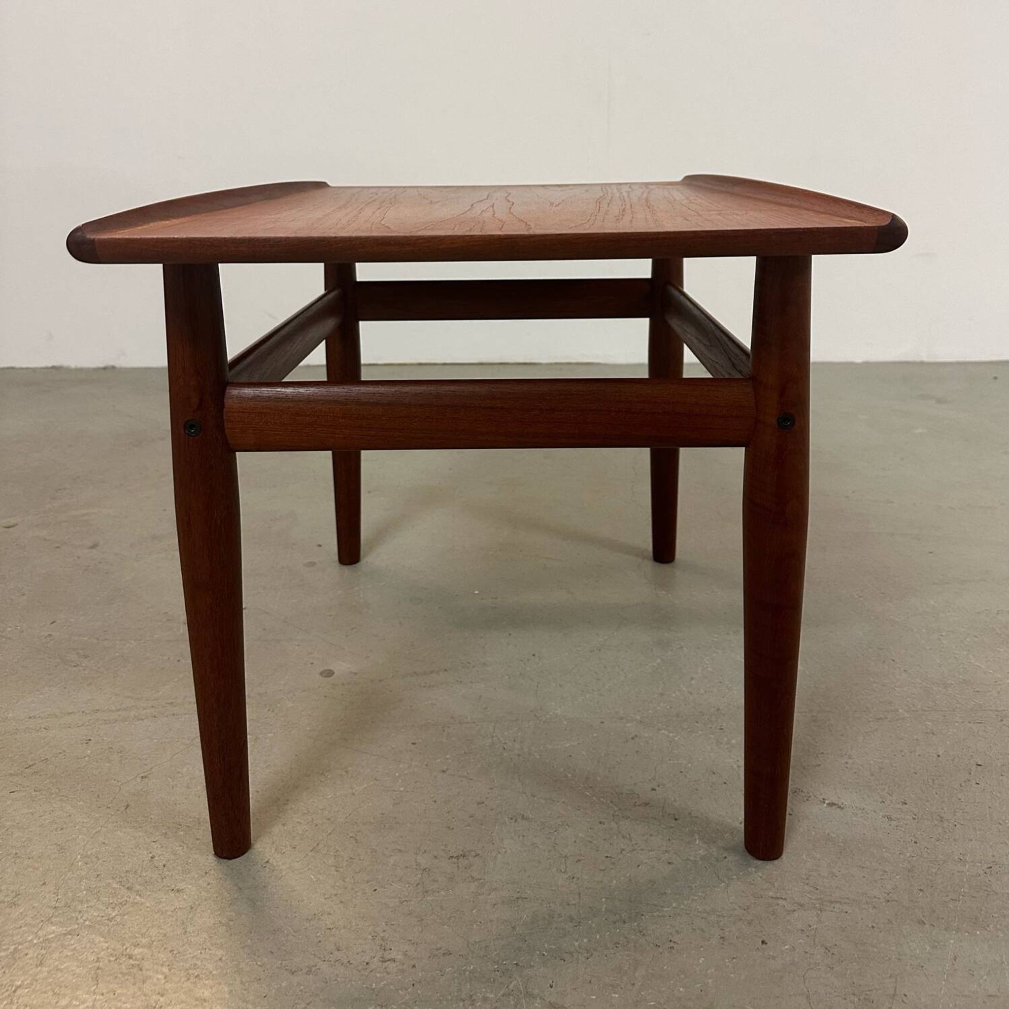 Table d'Appoint Danoise en Teck par Grete Jalk années 60
